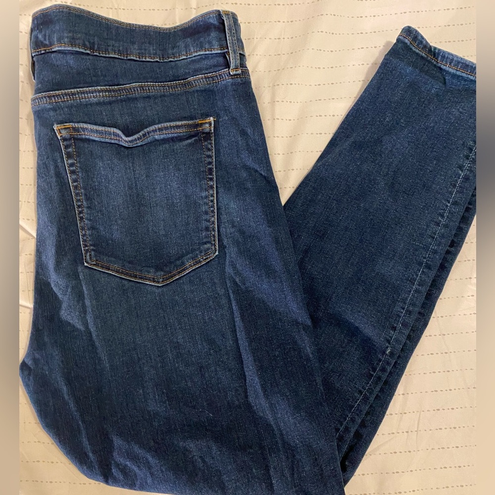 LOFT Modern Skinny Crop, size 16